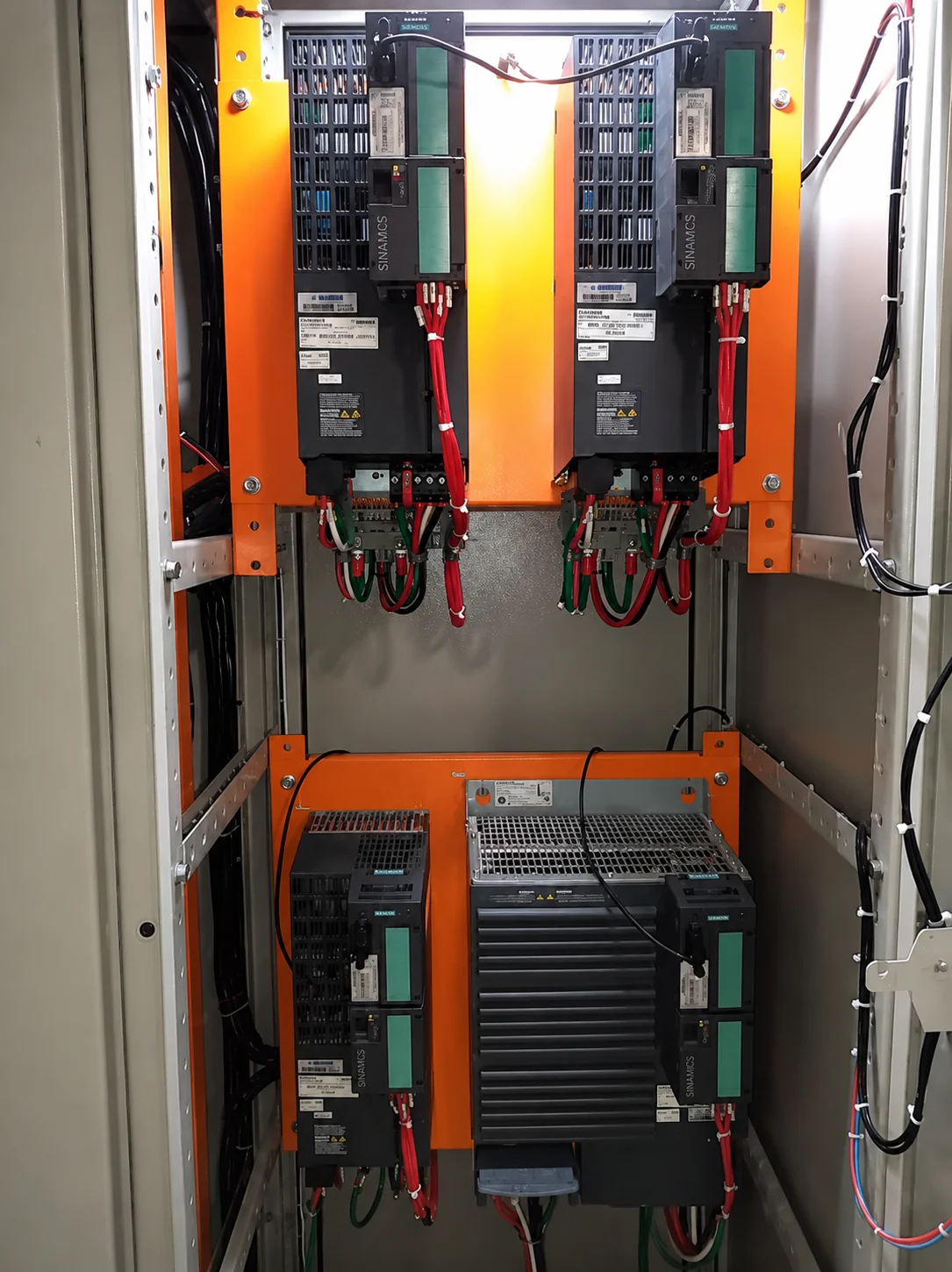 Inversores Siemens em painel industrial — Engenharia Elétrica