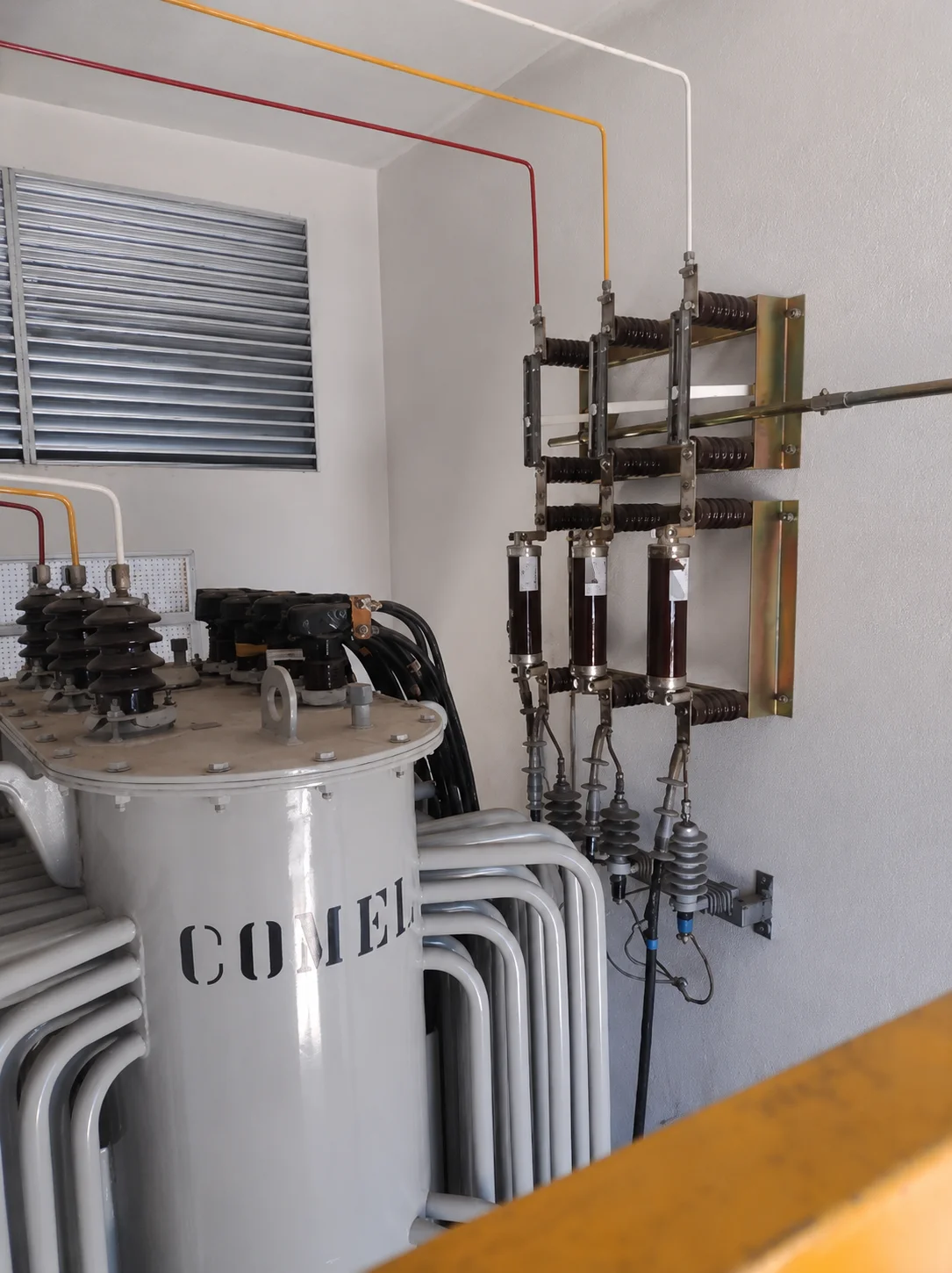 Subestação elétrica completa — SPDA e alta tensão